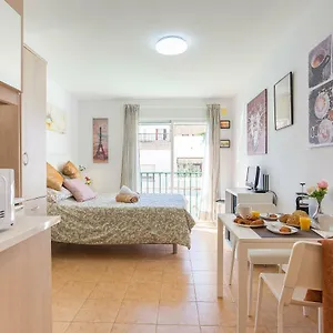 studios-nerja-center-c.hotelsinnerja.org/